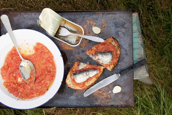 Pan con tomate y sardinas